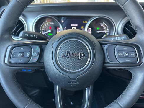 Used 2023 Jeep Wrangler Unlimited AWD/4WD image 27