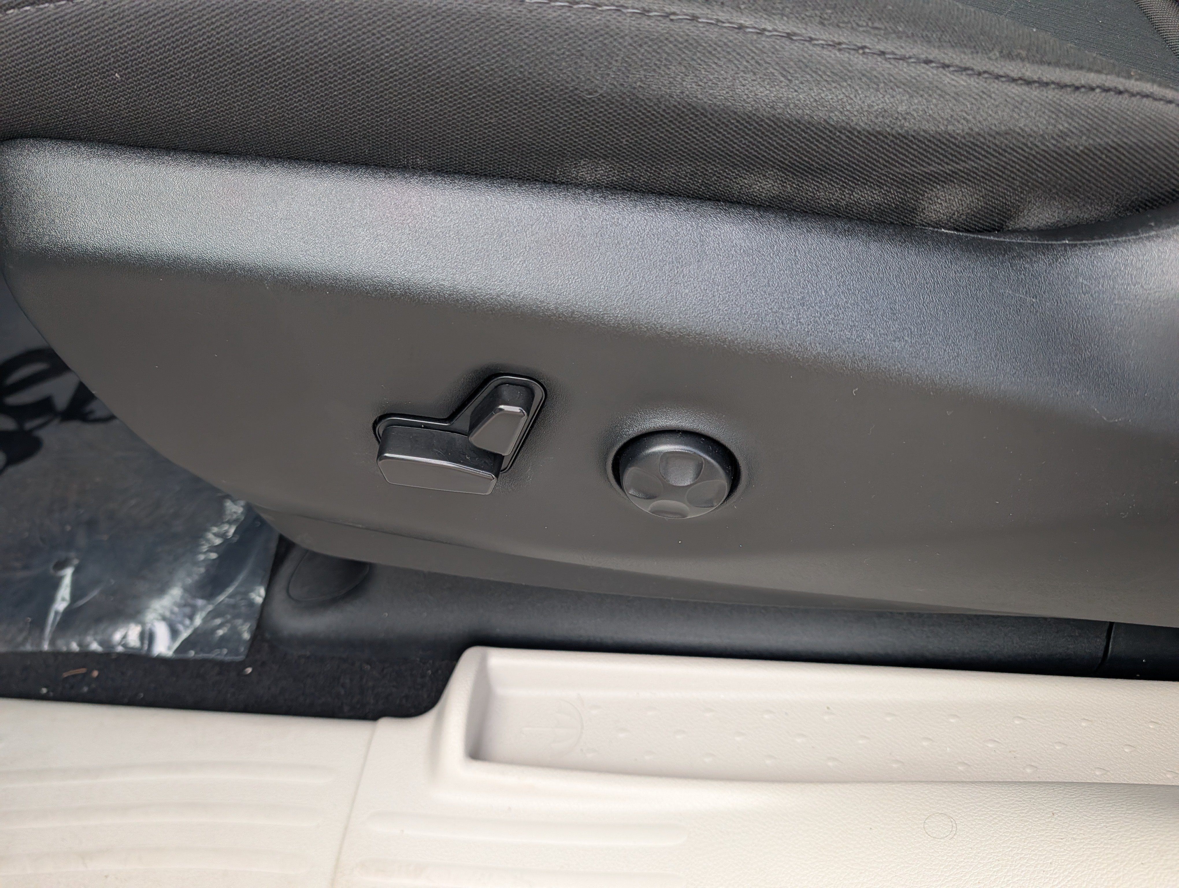 Used 2024 Chrysler Voyager LX FWD image 22