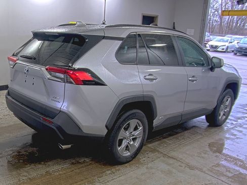 Used 2022 Toyota RAV4 XLE AWD/4WD image 2