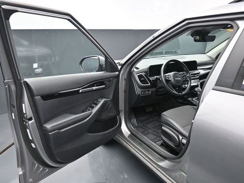 Used 2025 Kia Seltos S image 12