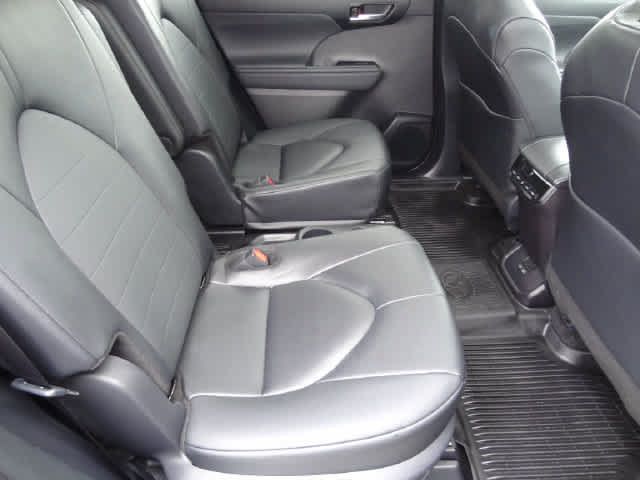 Certified 2026 Toyota Highlander XLE AWD/4WD image 13