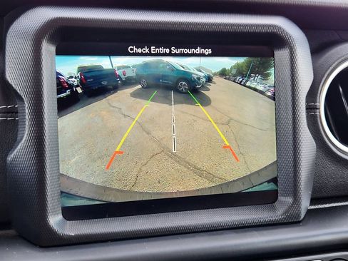 Used 2019 Jeep Wrangler Unlimited Sahara image 22