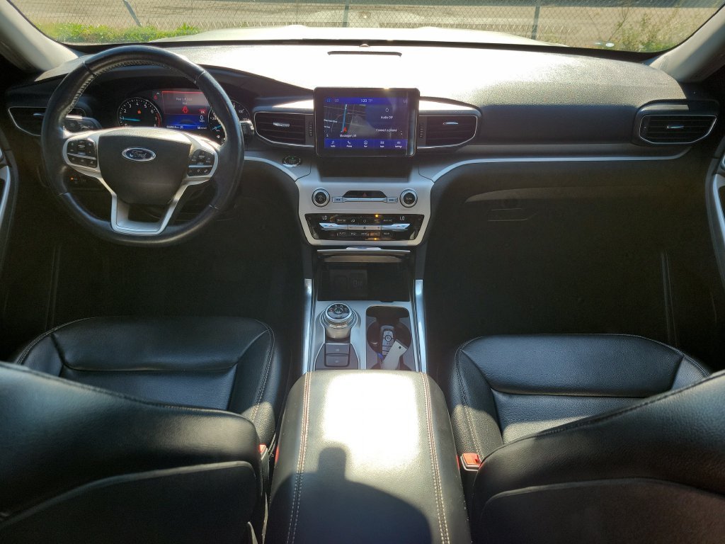 Used 2020 Ford Explorer XLT w/ Equipment Group 202A AWD/4WD image 13