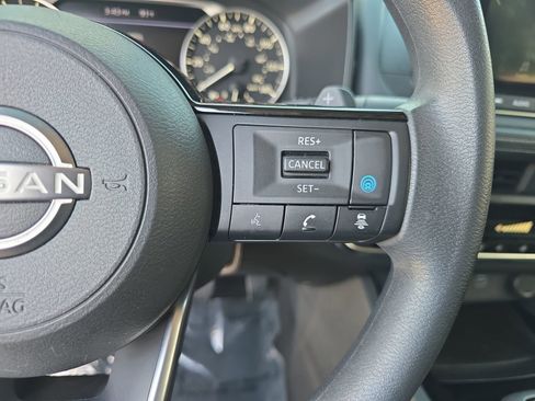 Used 2023 Nissan Rogue SV FWD image 21