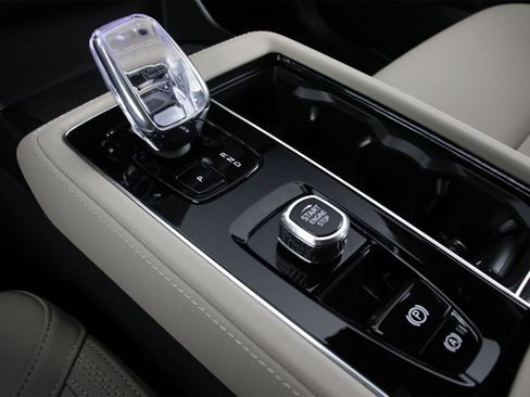 New 2026 Volvo XC90 B6 Plus w/ Protection Package Premier image 7