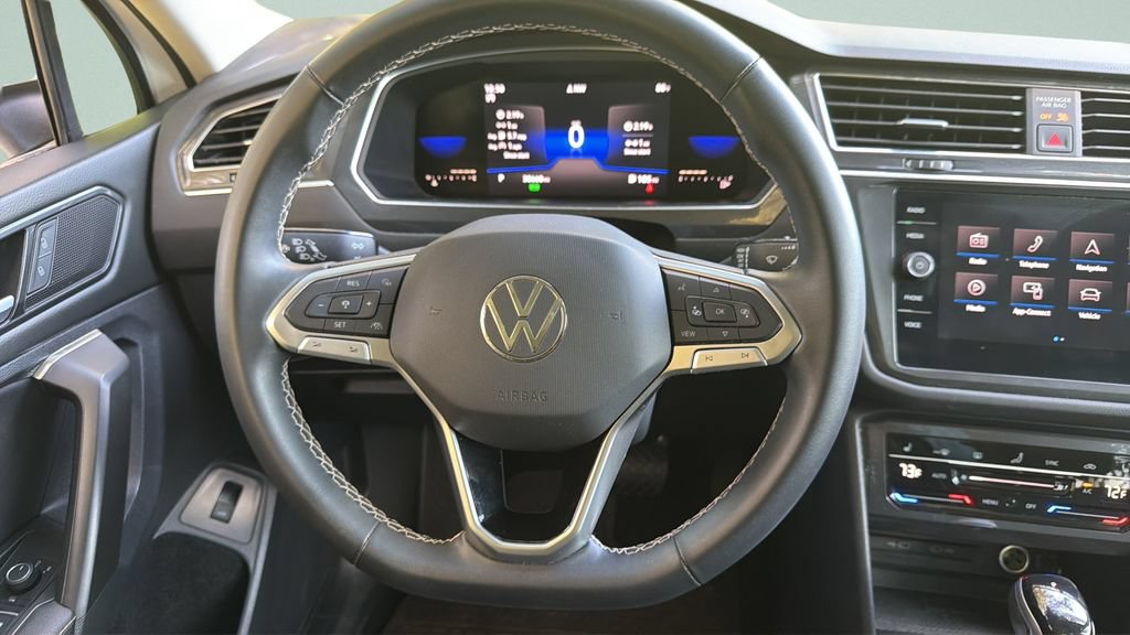 Certified 2022 Volkswagen Tiguan SE FWD image 13