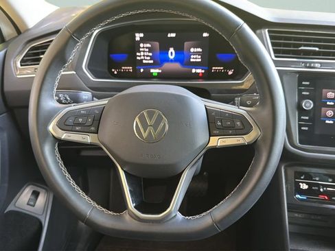 Used 2022 Volkswagen Tiguan SE FWD image 13