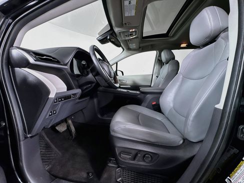 Certified 2024 Toyota Sienna XLE w/ XLE Plus Package AWD/4WD image 22