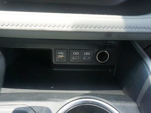 Used 2023 Toyota Highlander L FWD image 14