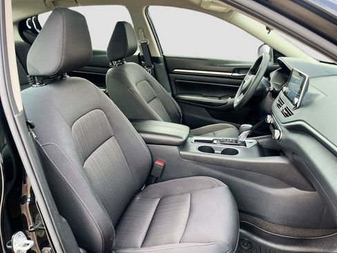 Used 2022 Nissan Altima 2.5 SV FWD image 25