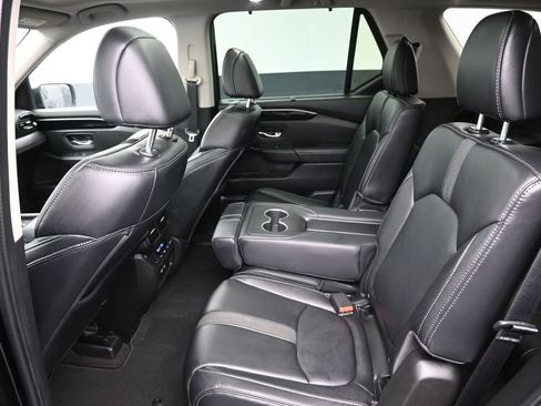 Used 2023 Honda Pilot Touring image 14