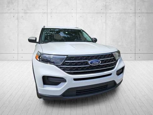 Used 2020 Ford Explorer XLT AWD/4WD image 3