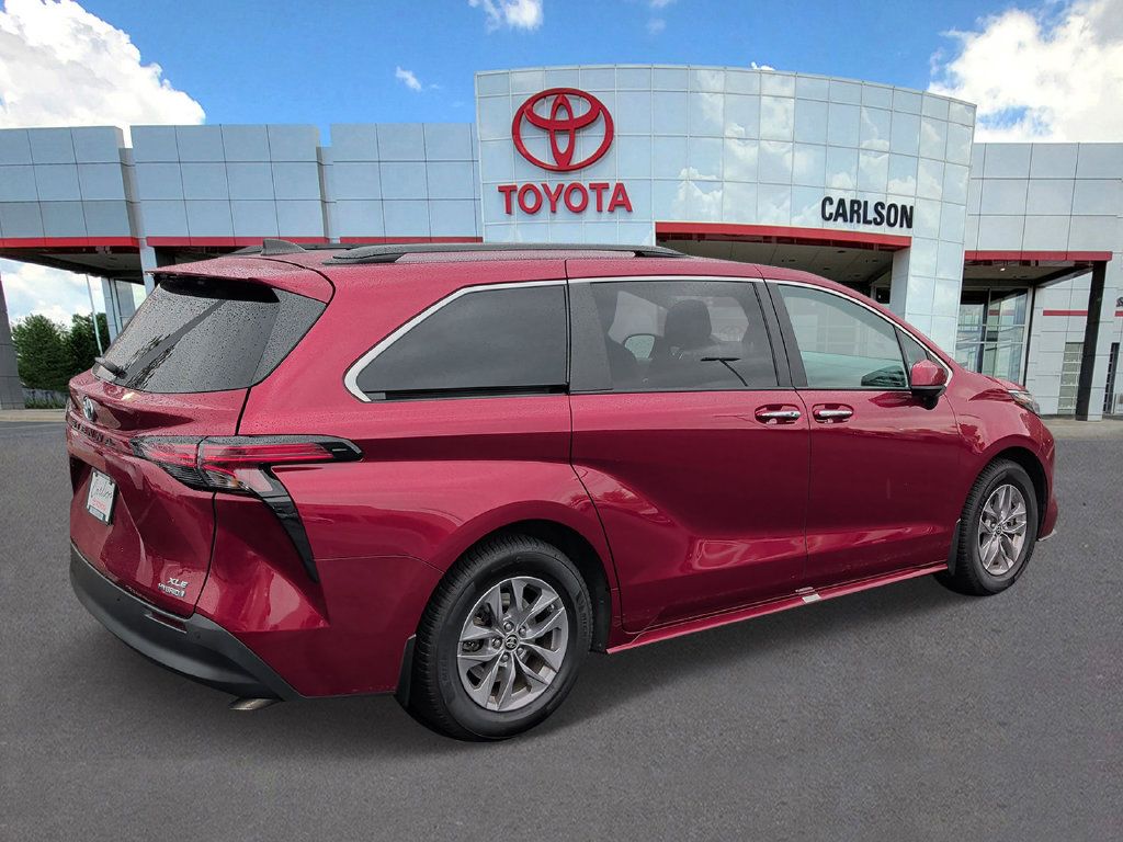 Certified 2022 Toyota Sienna XLE AWD/4WD image 5