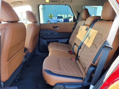 Certified 2025 Nissan Pathfinder Platinum w/ Cargo Package image 11