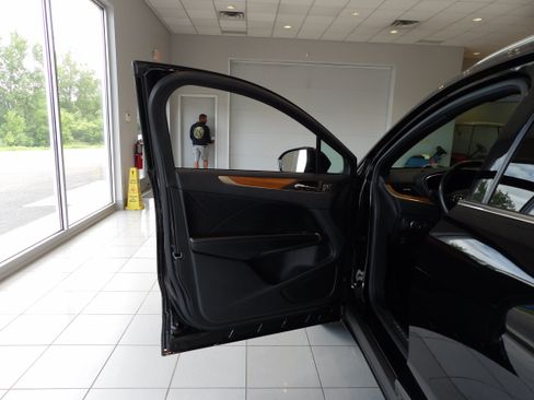 Used 2016 Lincoln MKC Reserve AWD/4WD image 8