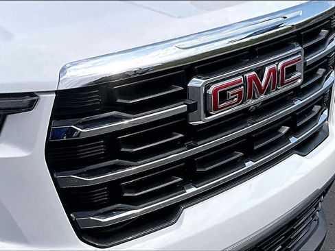 Used 2025 GMC Acadia Elevation image 31