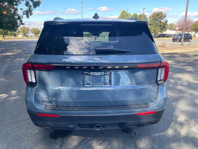 Used 2025 Ford Explorer Active RWD image 4