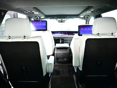Used 2026 Cadillac Escalade Platinum Luxury w/ LPO, Radiant Package AWD/4WD image 13