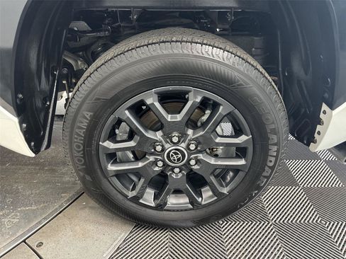 Used 2023 Toyota Tundra Platinum AWD/4WD image 15