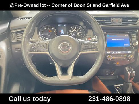 Used 2017 Nissan Rogue SL AWD/4WD image 16