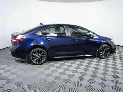 Used 2025 Toyota Corolla SE FWD image 2