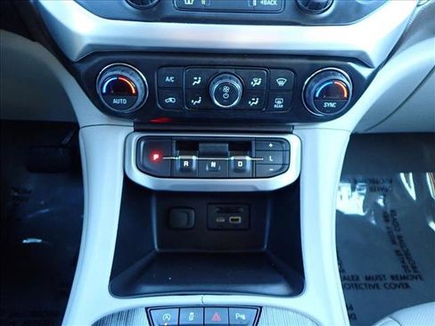 Used 2022 GMC Acadia SLT w/ Preferred Package image 19