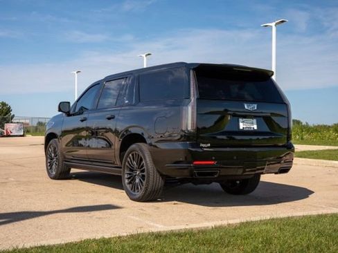 Used 2025 Cadillac Escalade ESV Sport Platinum AWD/4WD image 5