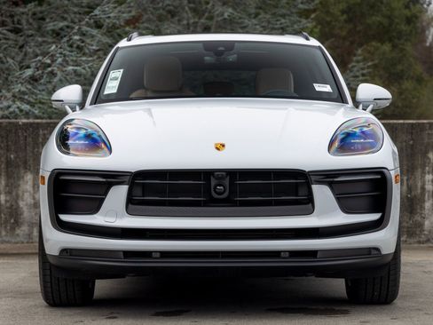 New 2026 Porsche Macan AWD/4WD image 8