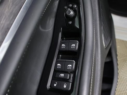 Used 2023 Jeep Grand Cherokee Overland AWD/4WD image 36