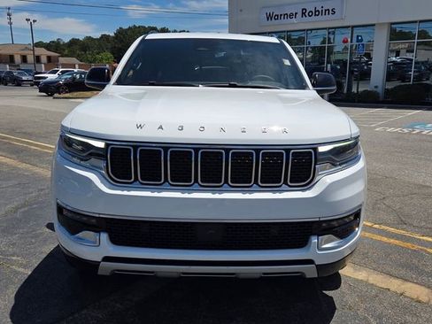 Used 2024 Jeep Wagoneer Series II w/ Flexible Seating Group RWD image 2