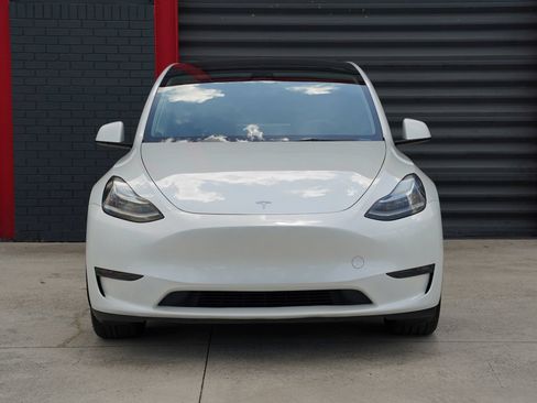 Used 2023 Tesla Model Y Long Range AWD/4WD image 2