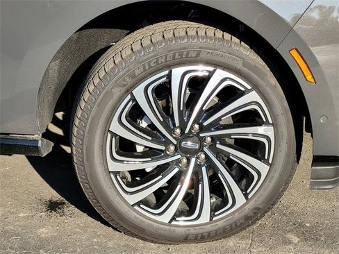 New 2025 Lincoln Navigator L Black Label image 9
