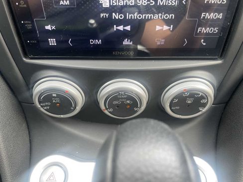 Used 2014 Nissan 370Z Coupe RWD image 16