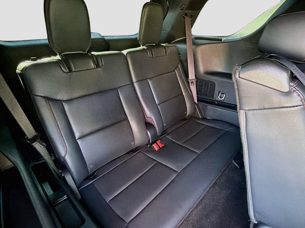 Used 2025 Ford Explorer ST AWD/4WD image 30