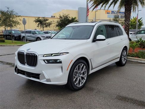 Used 2023 BMW X7 xDrive40i w/ Premium Package image 3