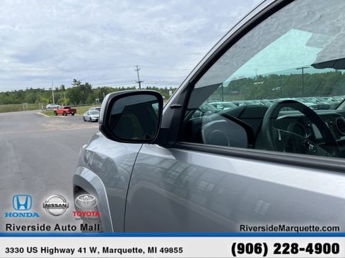 Used 2019 Toyota Tacoma SR5 AWD/4WD image 5