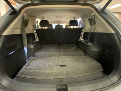 Used 2022 Volkswagen Tiguan SE image 16