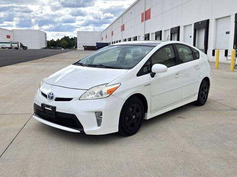 Used 2014 Toyota Prius Four w/ Solar Roof Package FWD image 1