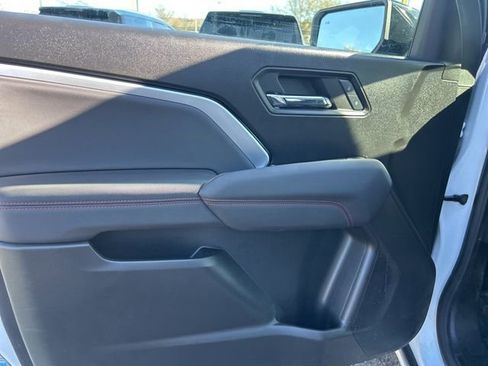 Used 2024 Chevrolet Colorado Z71 w/ Z71 Convenience Package 2 image 11