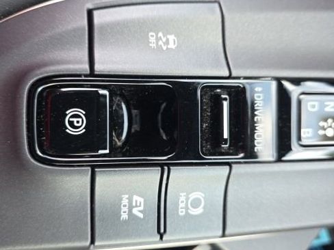 Used 2023 Toyota Crown XLE image 22