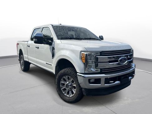 Used 2017 Ford F250 Lariat w/ Lariat Ultimate Package AWD/4WD image 4