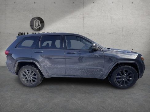 Used 2017 Jeep Grand Cherokee Altitude image 3