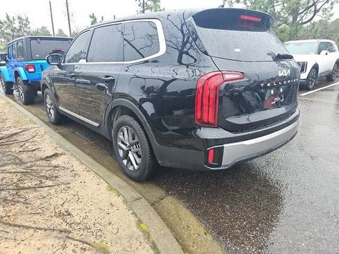 Used 2025 Kia Telluride LX image 8