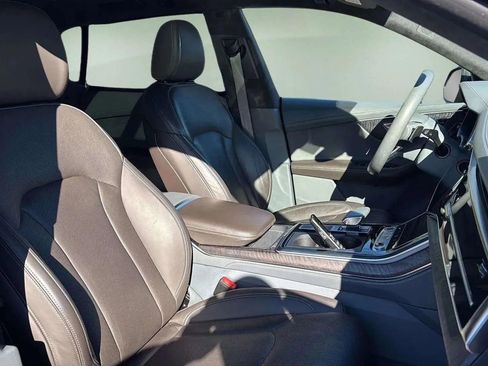 Used 2021 Audi Q8 Prestige image 32