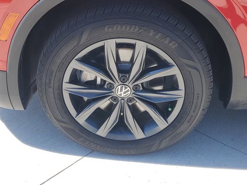 Used 2023 Volkswagen Tiguan SE image 6