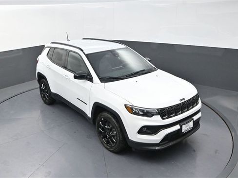 New 2026 Jeep Compass Latitude image 9