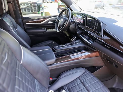 Used 2022 Cadillac Escalade ESV Sport Platinum w/ LPO, Floor Liner Package AWD/4WD image 31