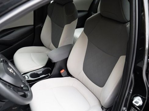 Used 2022 Toyota Corolla LE image 28