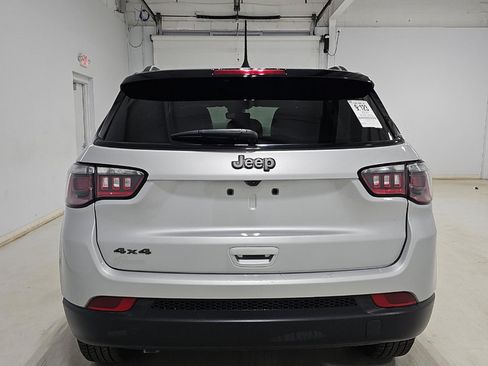 Used 2024 Jeep Compass Latitude w/ Convenience Group AWD/4WD image 4