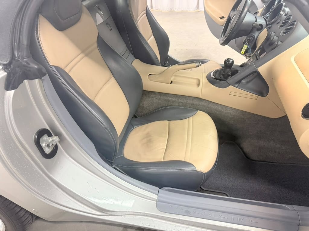 Used 2006 Pontiac Solstice Convertible w/ Premium Package RWD image 28